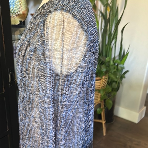 Anthropologie Gretchen Sheer Smocked Blouse (Size M) - Picture 6 of 9